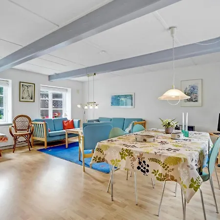 Ferienhaus 4 Bedroom Lovely In