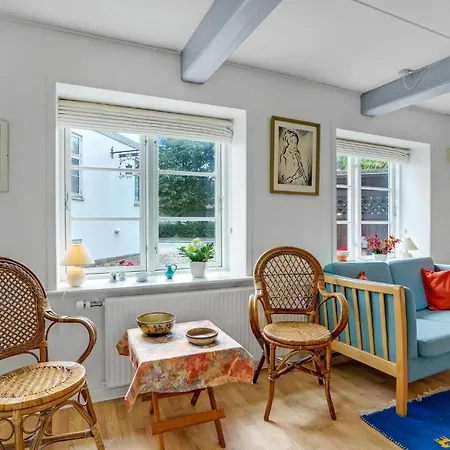 4 Bedroom Lovely In 펜션 톤더